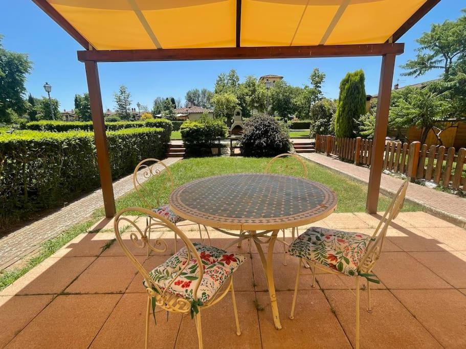 Casa Vacanza Villaggio Poggio Rosso Arezzo Exteriör bild